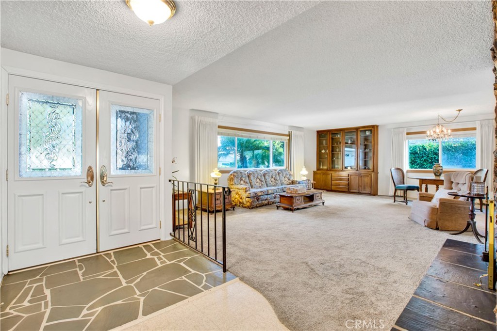 1885 Rosemount Avenue