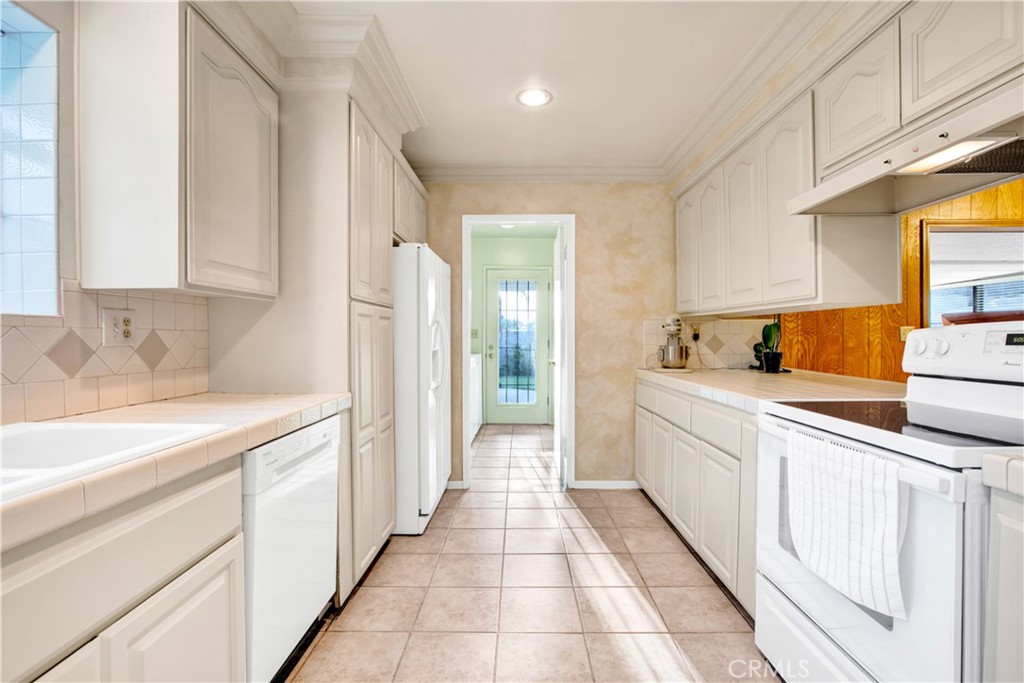 1885 Rosemount Avenue