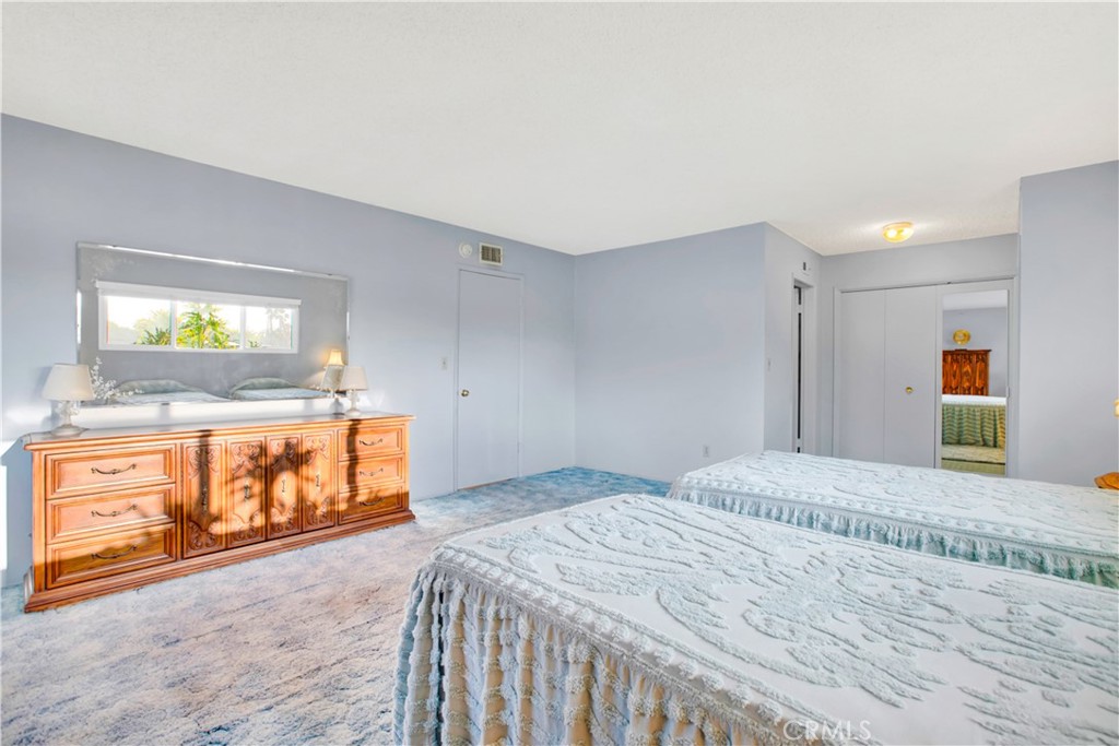 1885 Rosemount Avenue