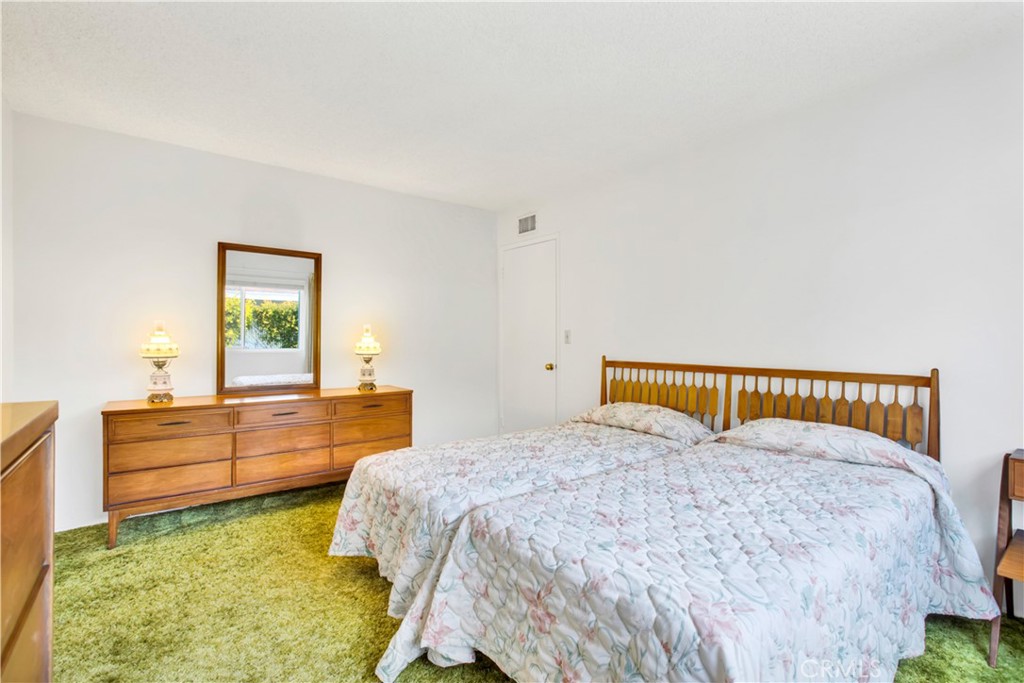 1885 Rosemount Avenue