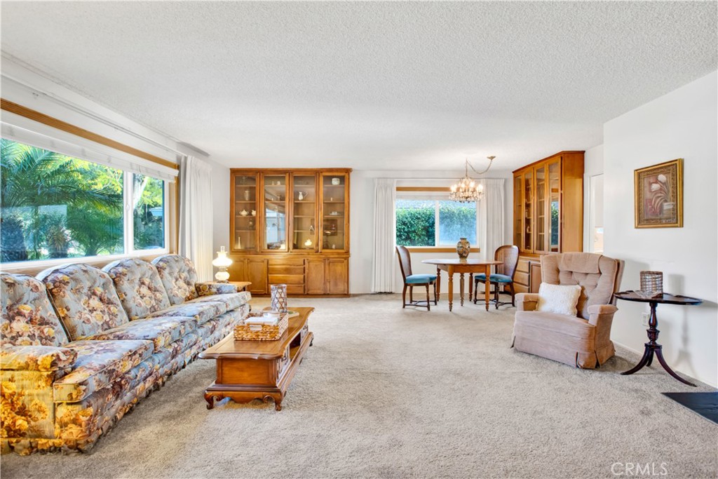 1885 Rosemount Avenue