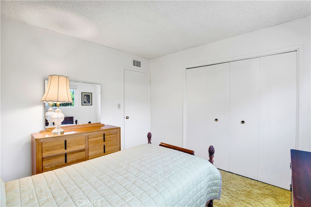 1885 Rosemount Avenue