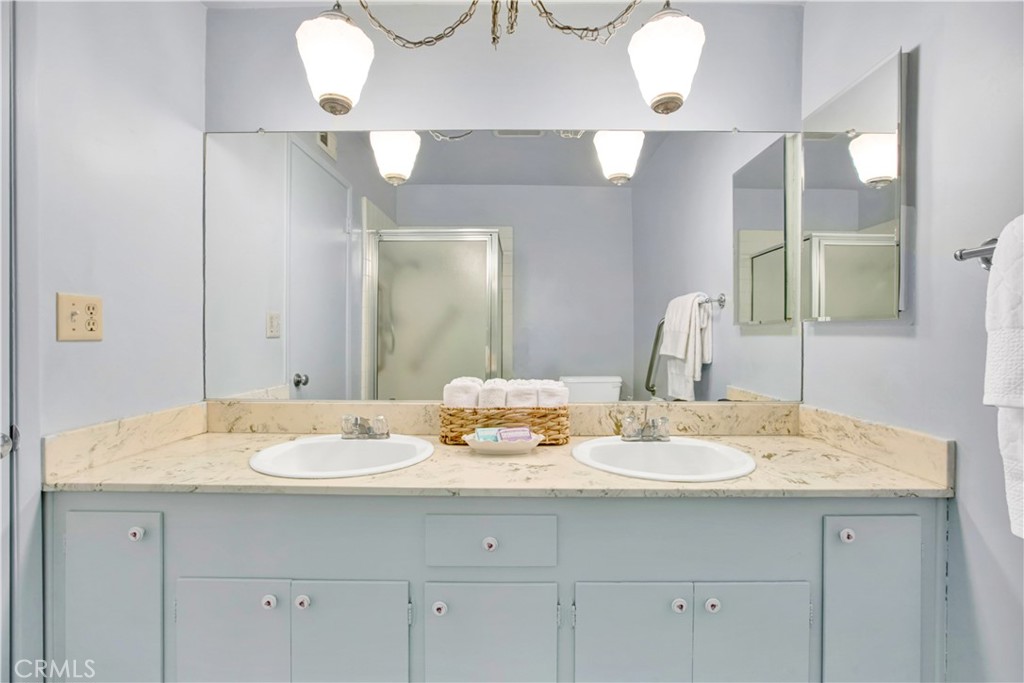 1885 Rosemount Avenue