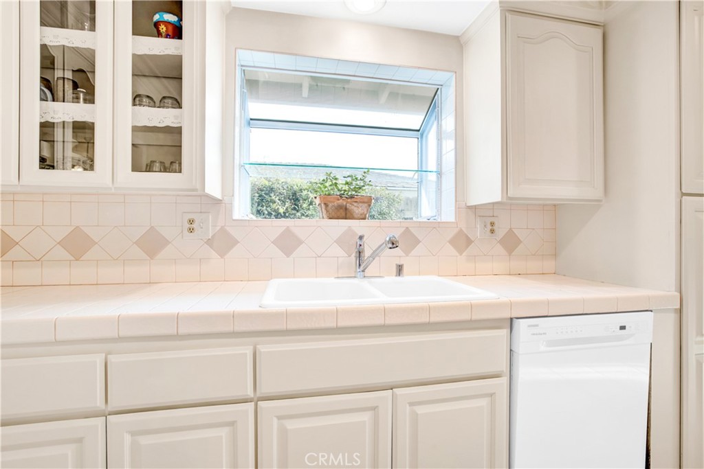 1885 Rosemount Avenue