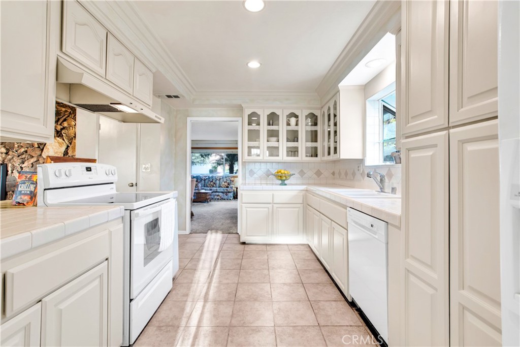 1885 Rosemount Avenue