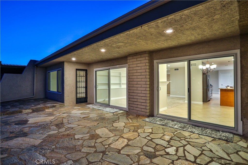 818 W Highpoint Drive