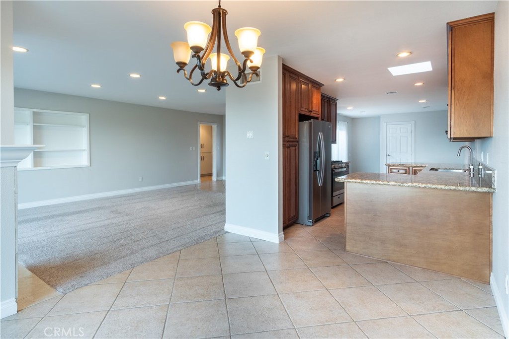 818 W Highpoint Drive