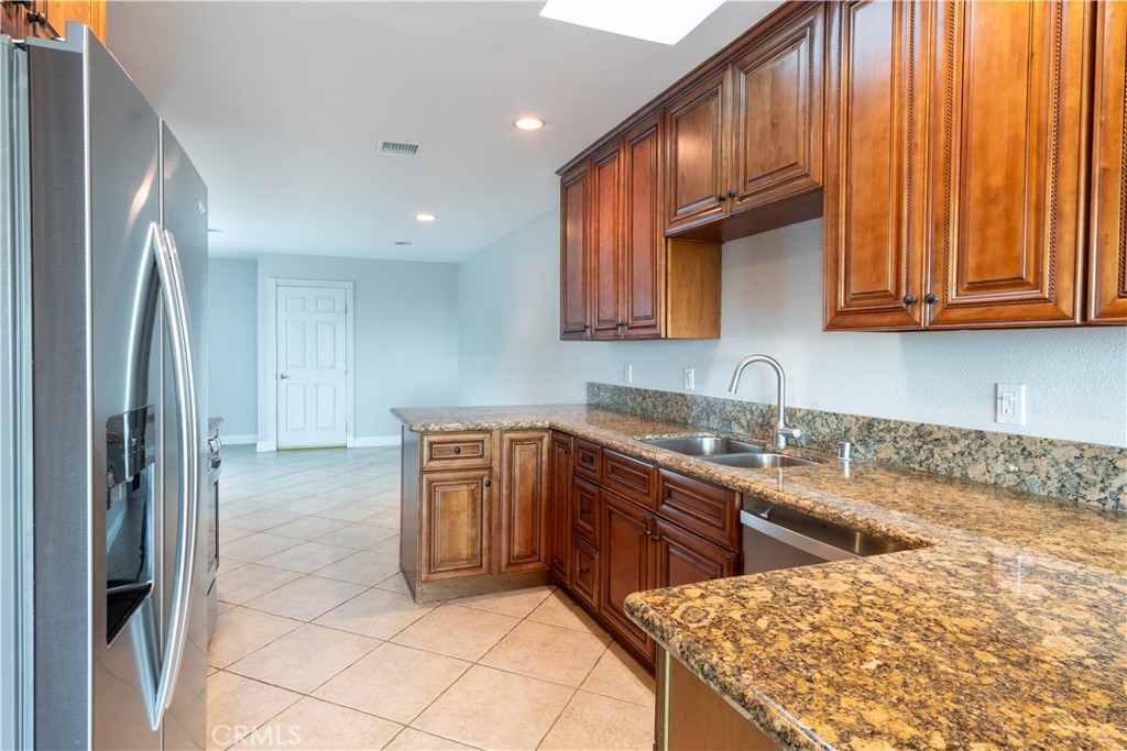 818 W Highpoint Drive