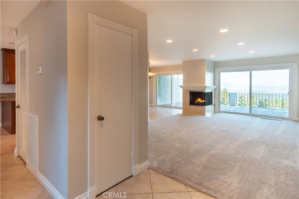 818 W Highpoint Drive