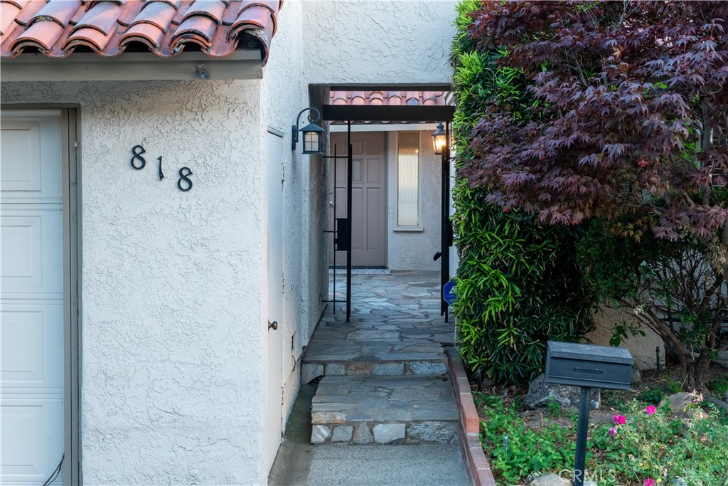 818 W Highpoint Drive