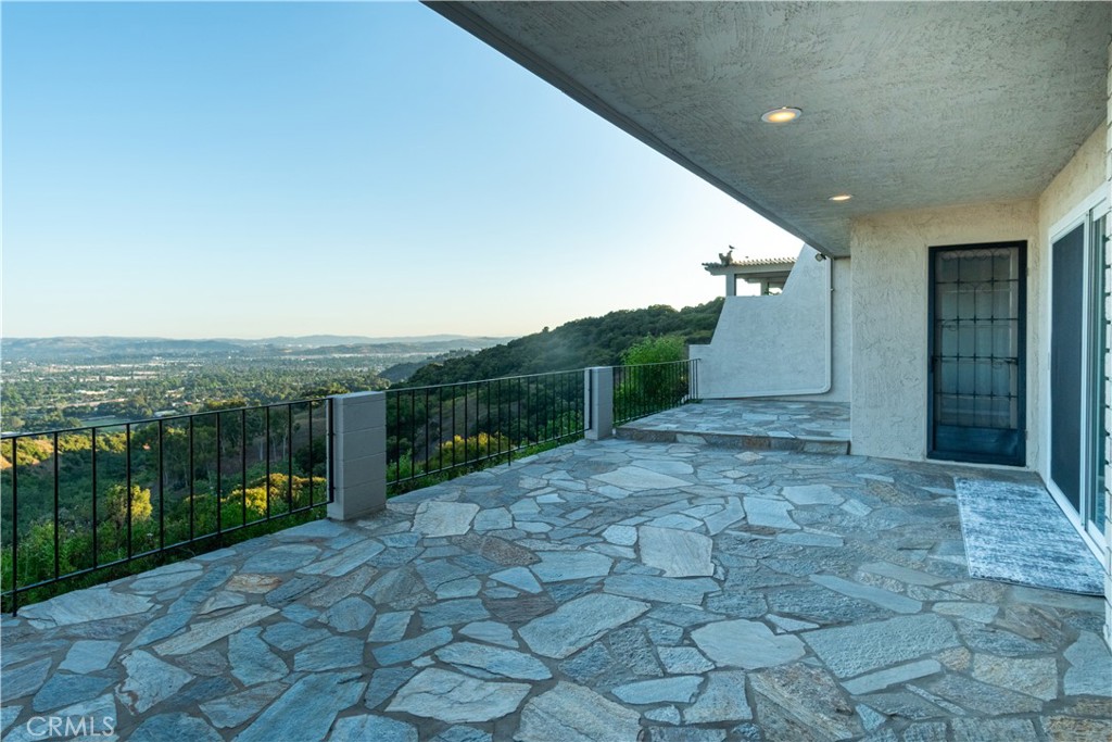 818 W Highpoint Drive