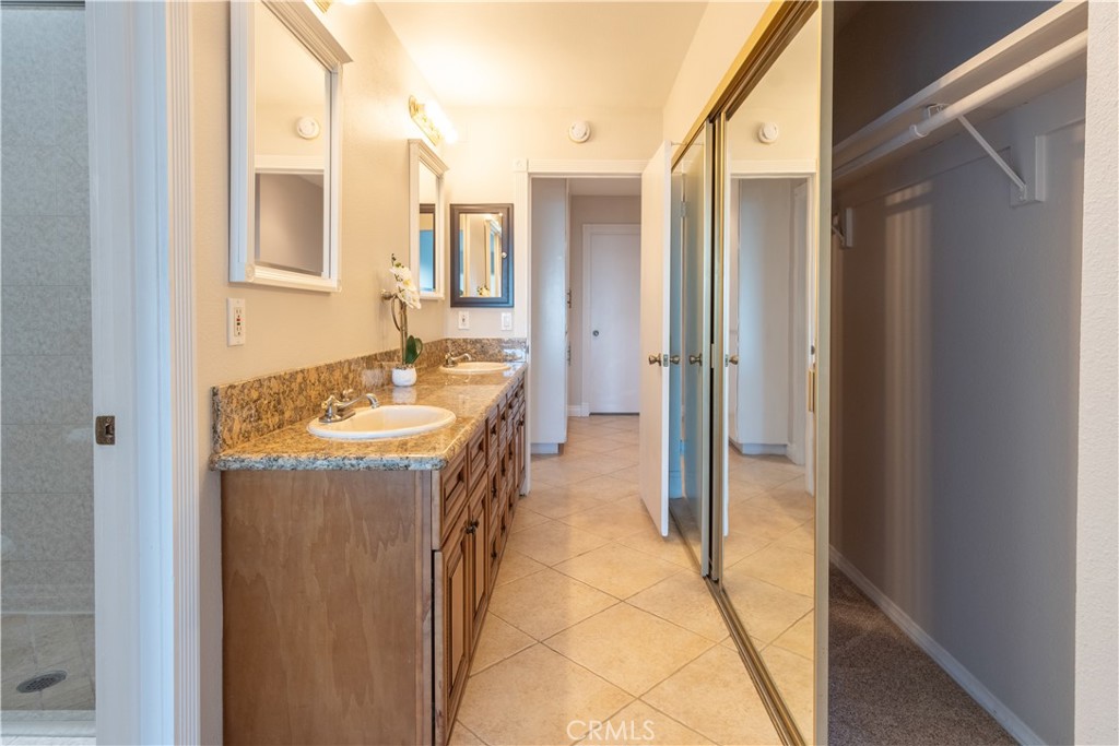 818 W Highpoint Drive