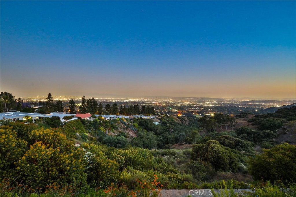 818 W Highpoint Drive