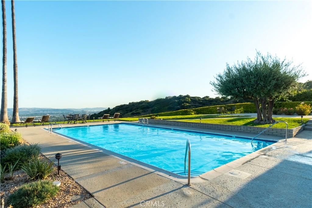 818 W Highpoint Drive