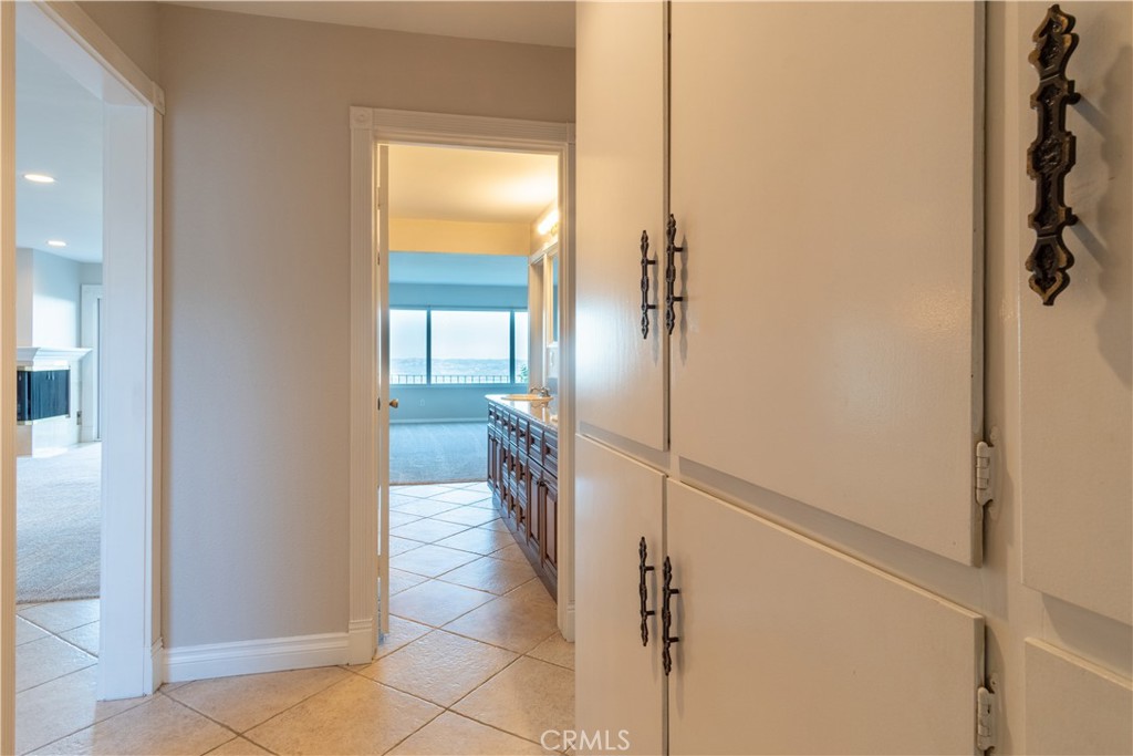 818 W Highpoint Drive