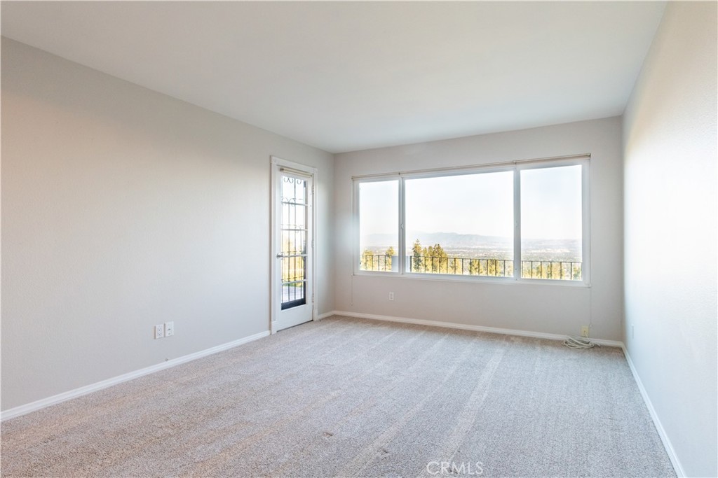 818 W Highpoint Drive