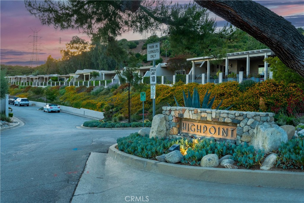 818 W Highpoint Drive