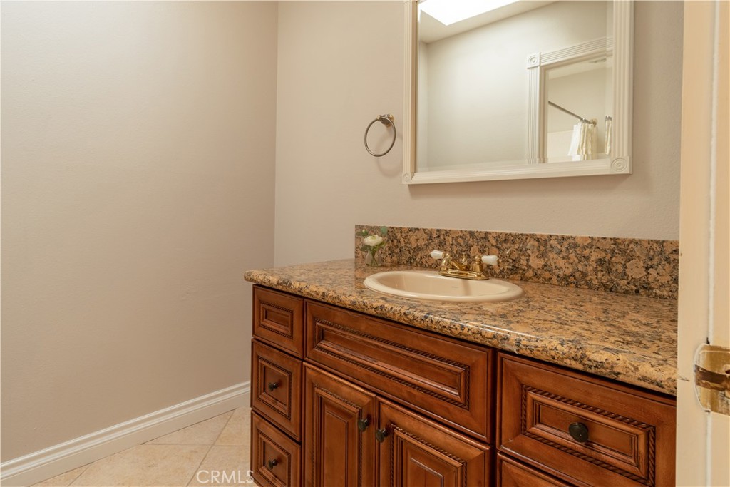 818 W Highpoint Drive