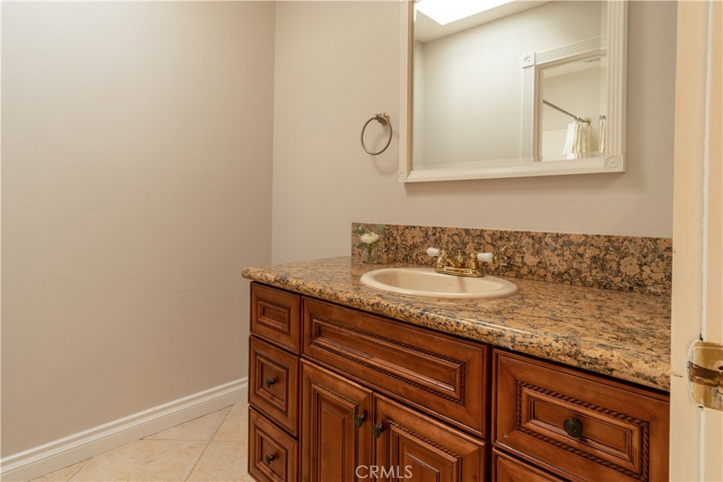 818 W Highpoint Drive