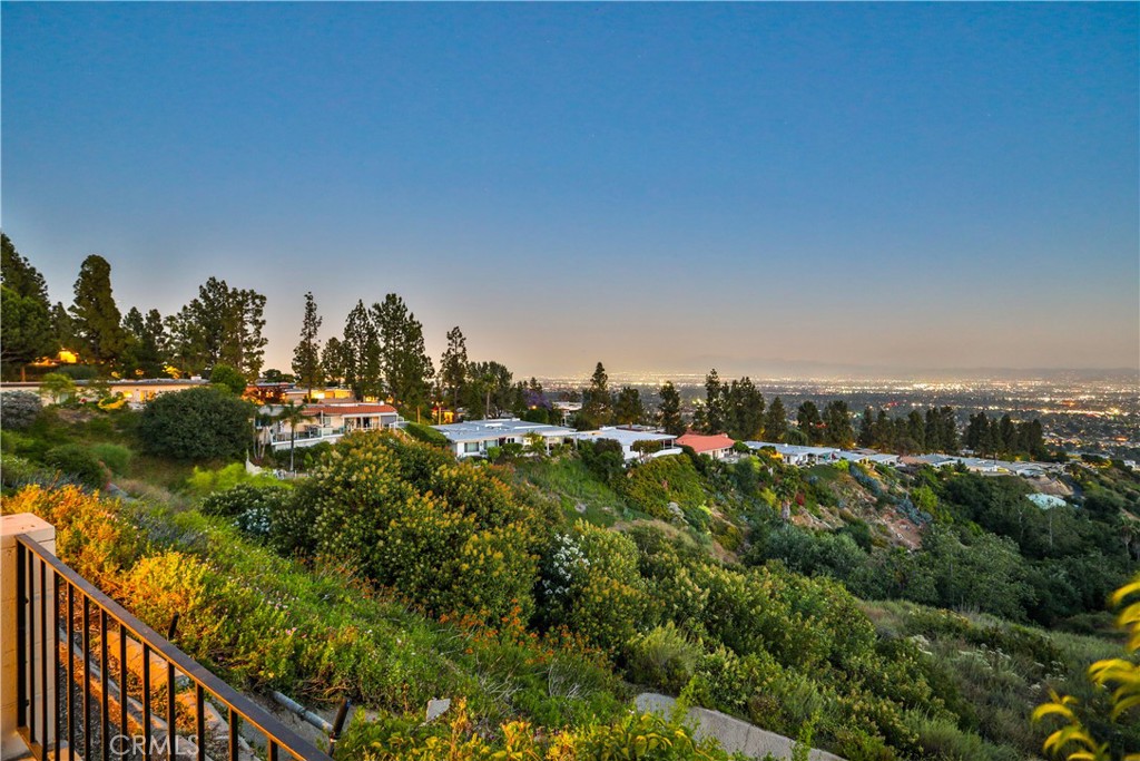 818 W Highpoint Drive