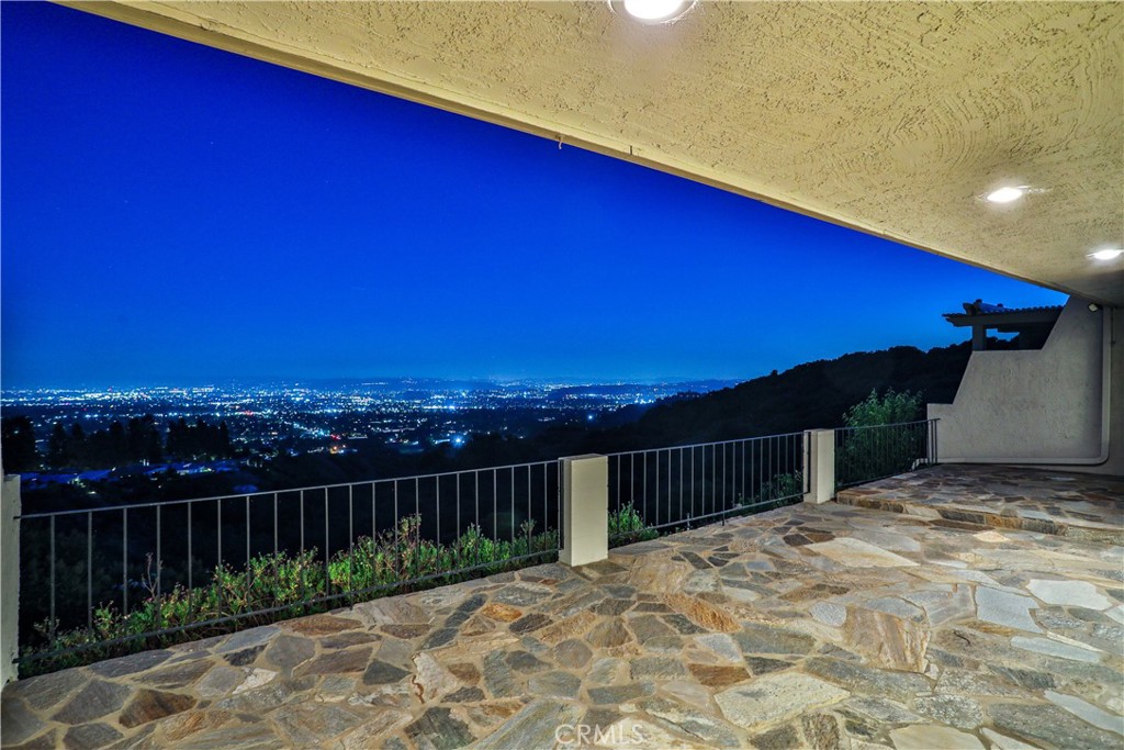 818 W Highpoint Drive