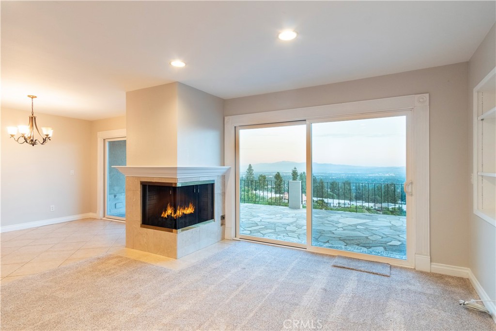 818 W Highpoint Drive