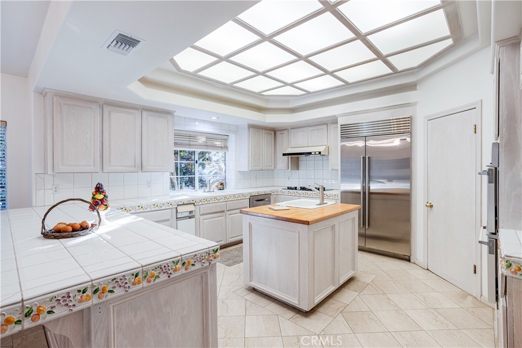 840 Peninsula Avenue