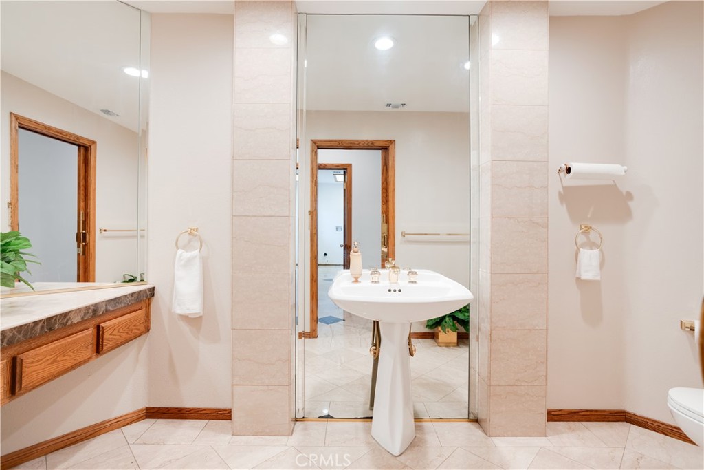 840 Peninsula Avenue