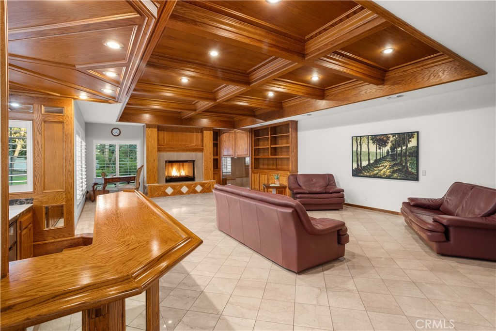 840 Peninsula Avenue