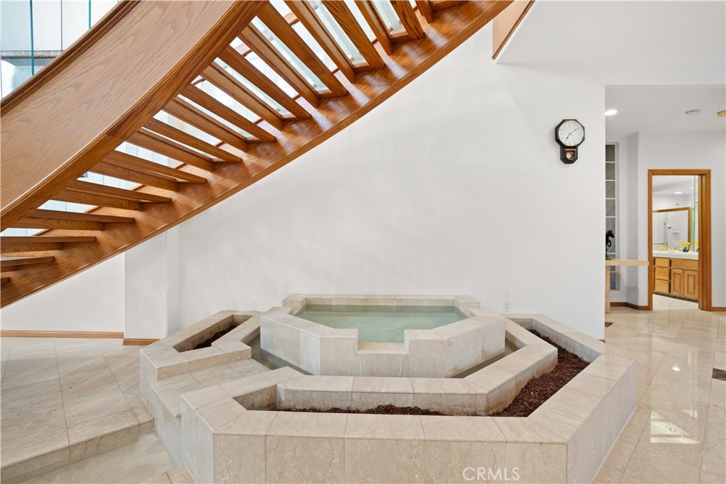 840 Peninsula Avenue