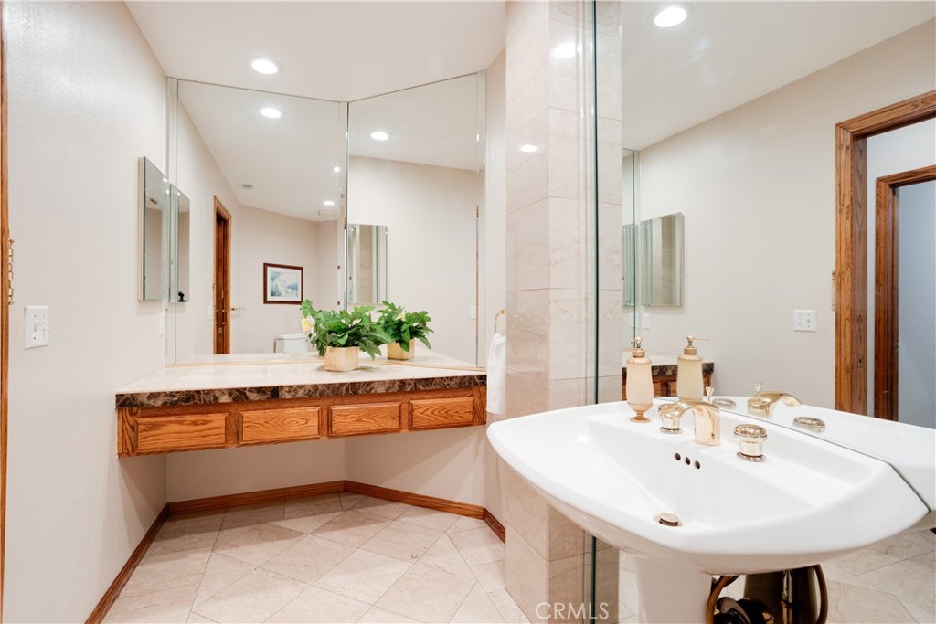 840 Peninsula Avenue