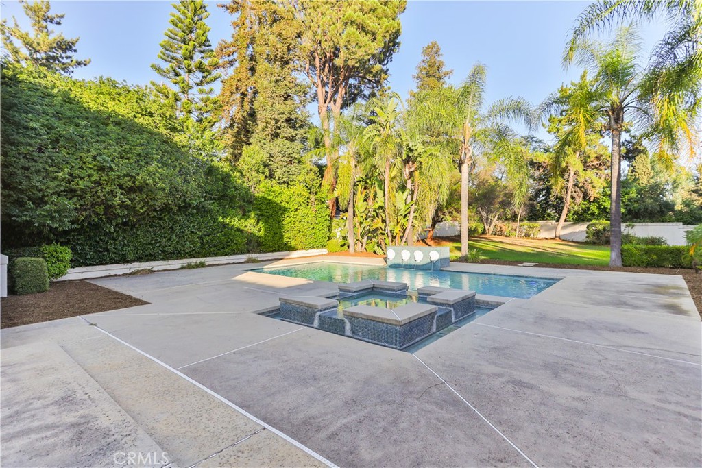 840 Peninsula Avenue