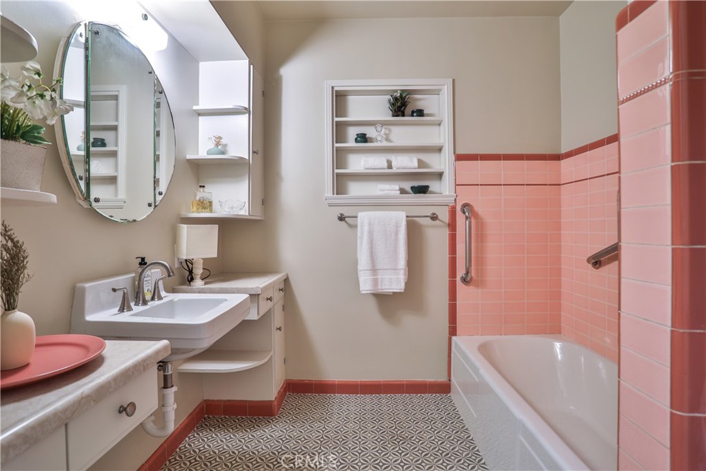 481 University Circle