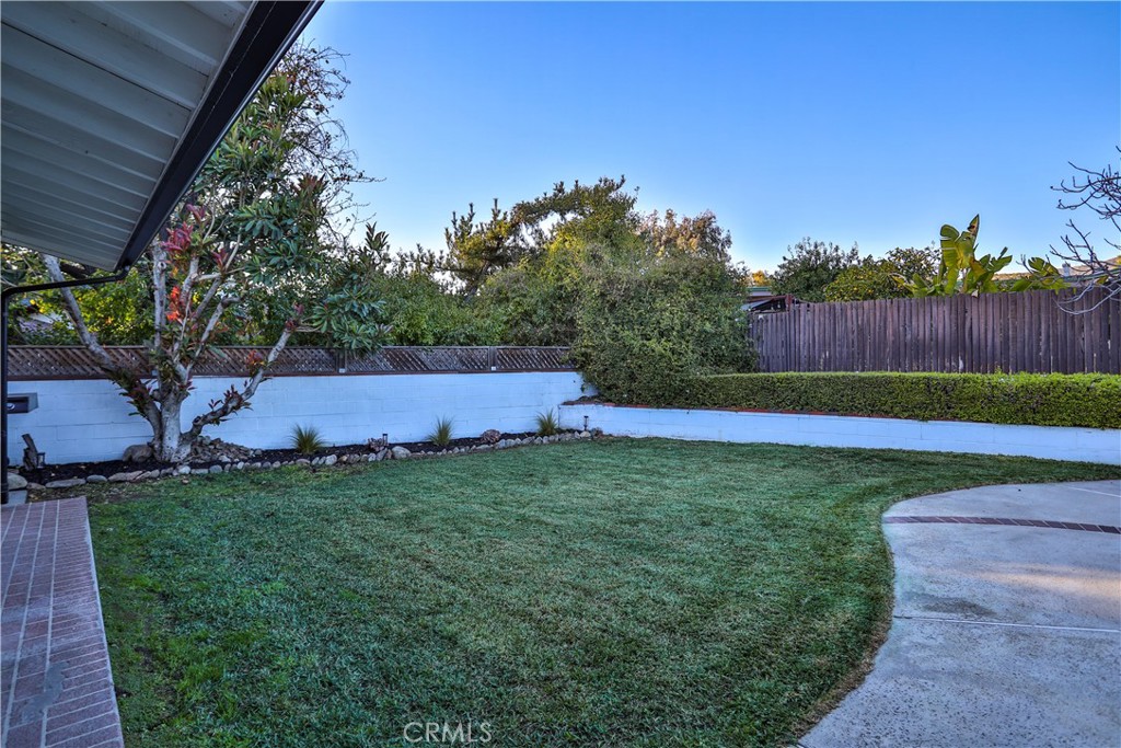 253 W Monterrey Drive