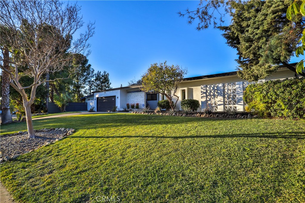 253 W Monterrey Drive