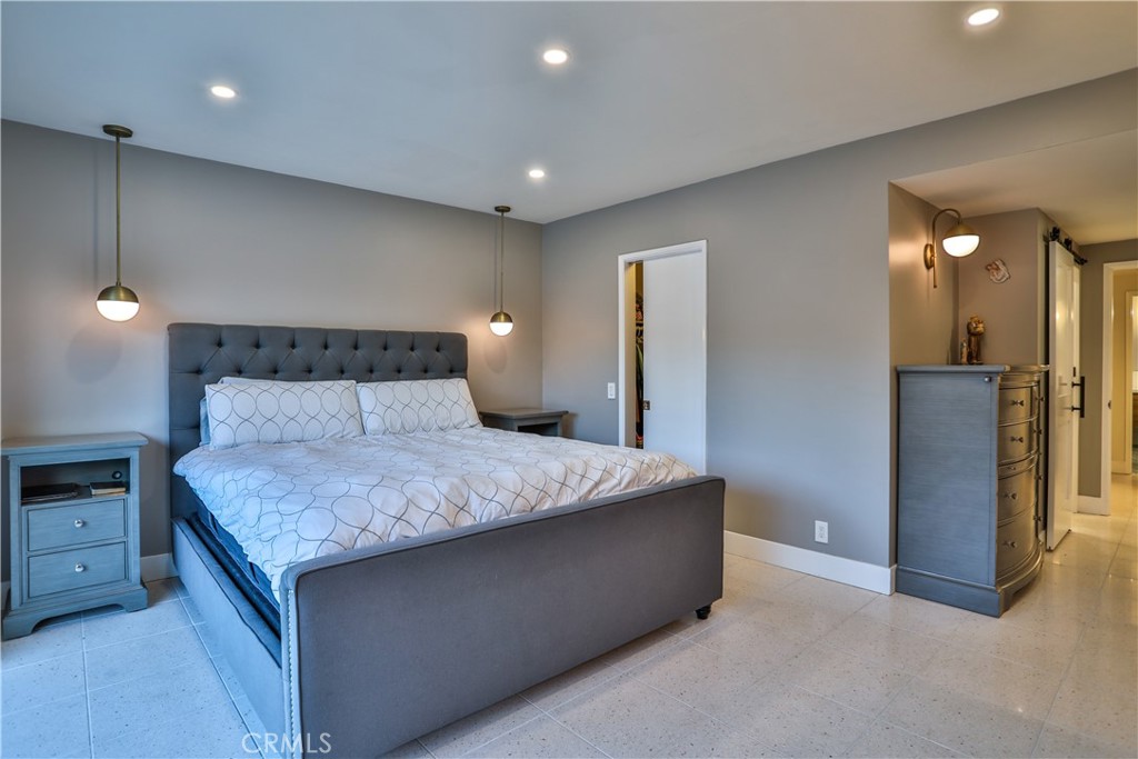 253 W Monterrey Drive