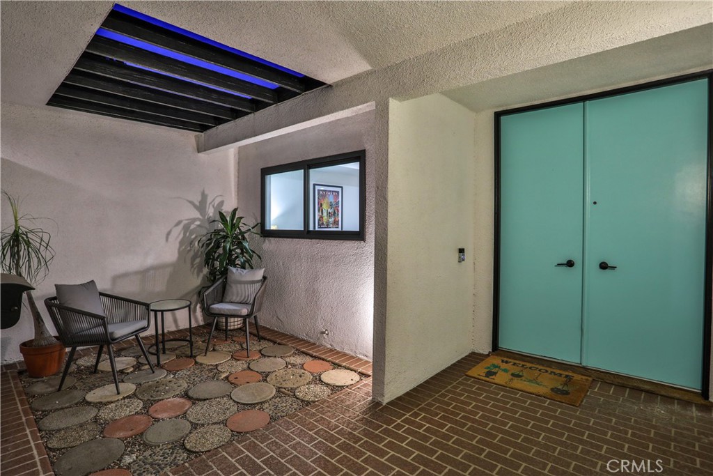 253 W Monterrey Drive