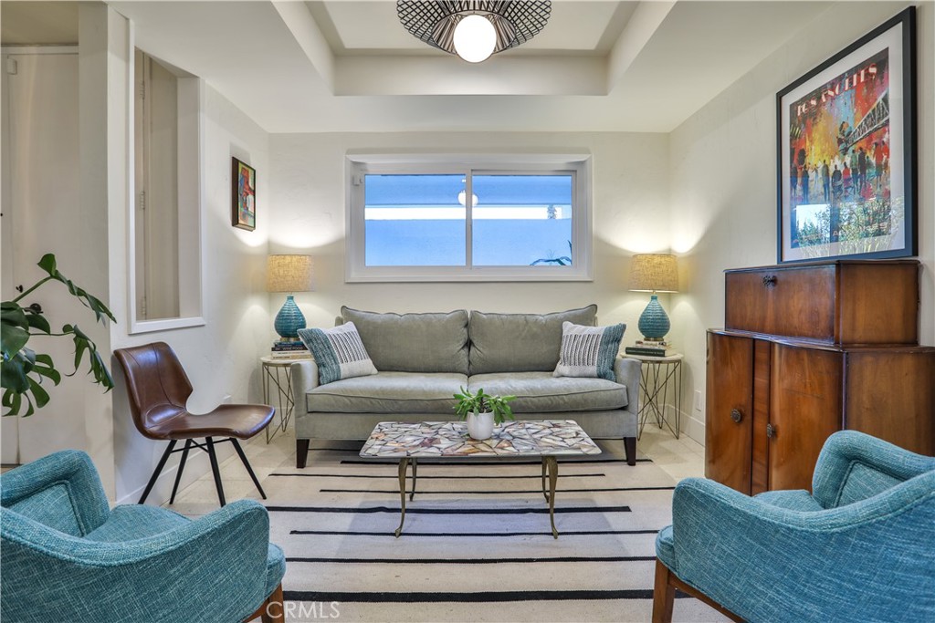 253 W Monterrey Drive