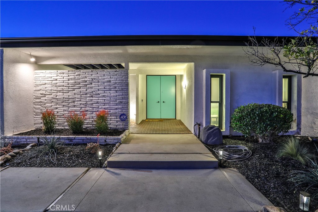 253 W Monterrey Drive