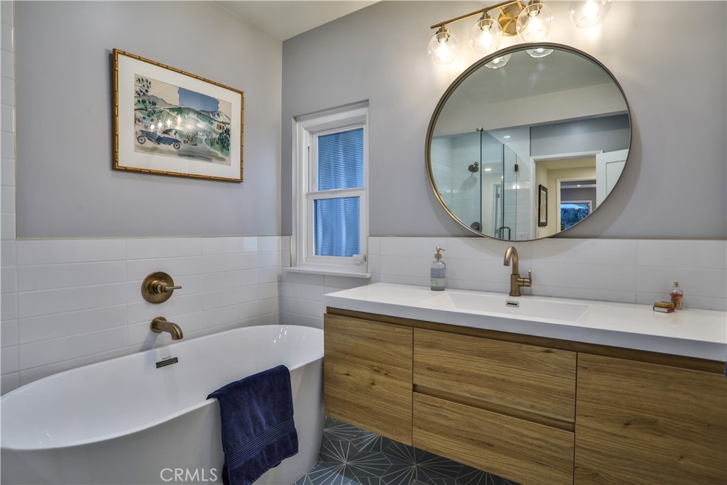 253 W Monterrey Drive