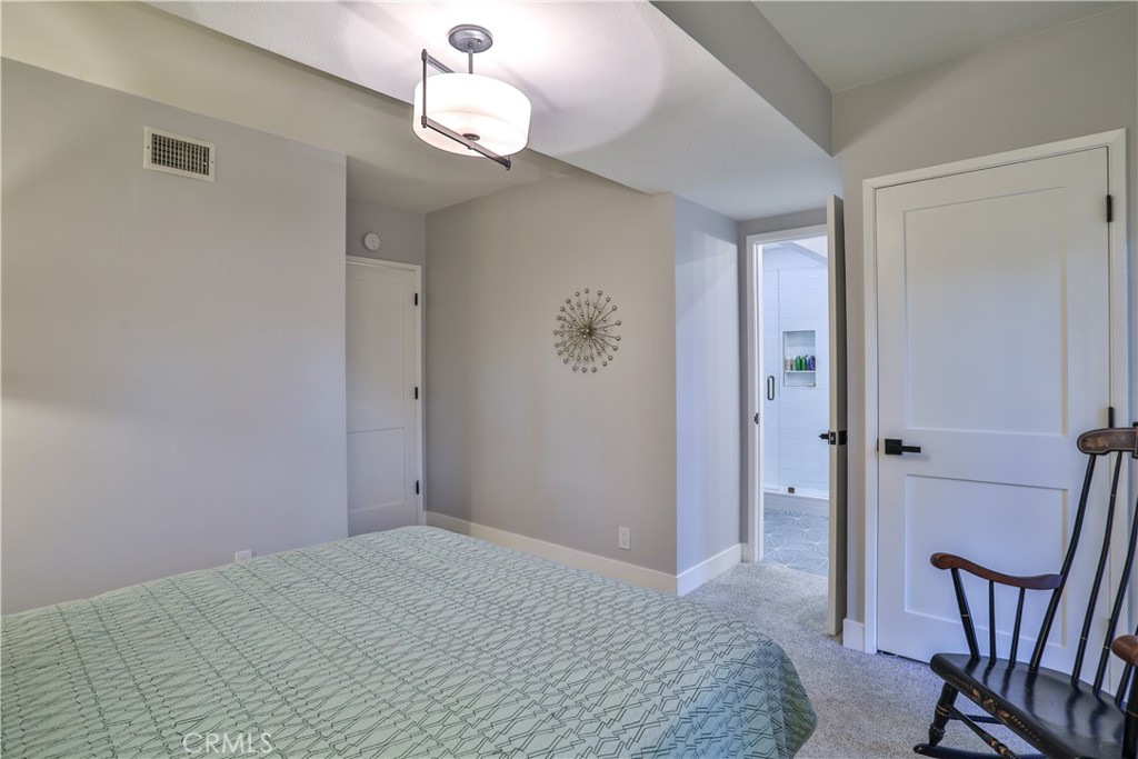 253 W Monterrey Drive