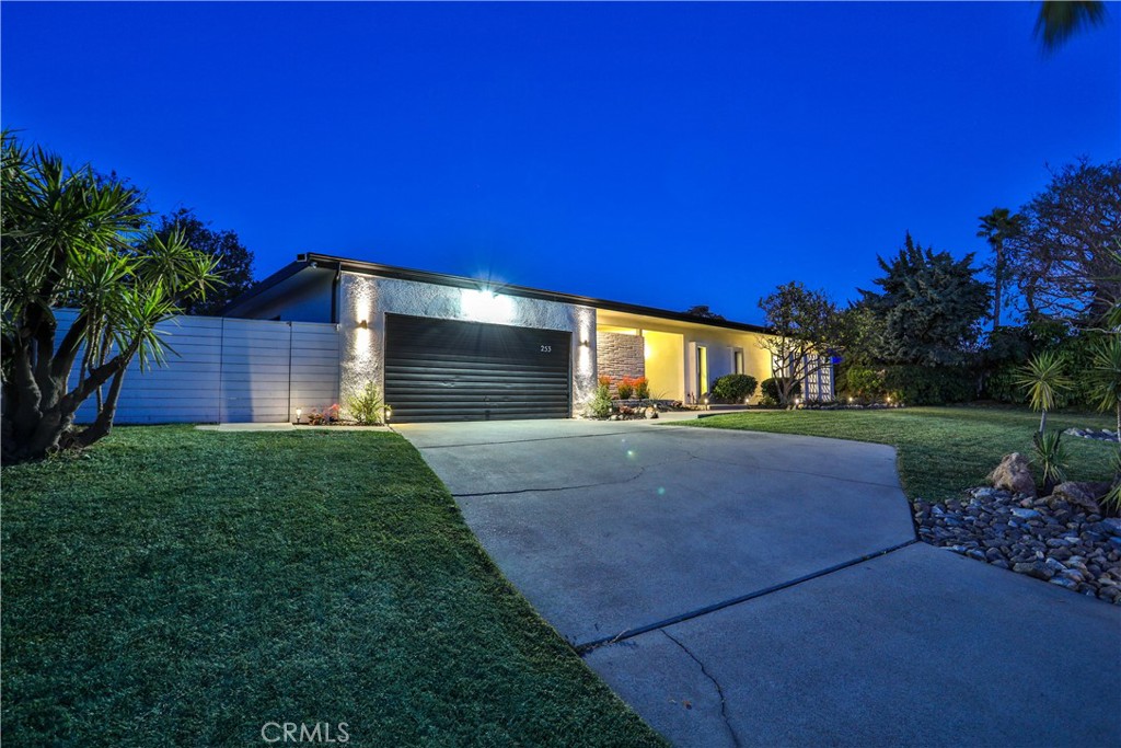 253 W Monterrey Drive