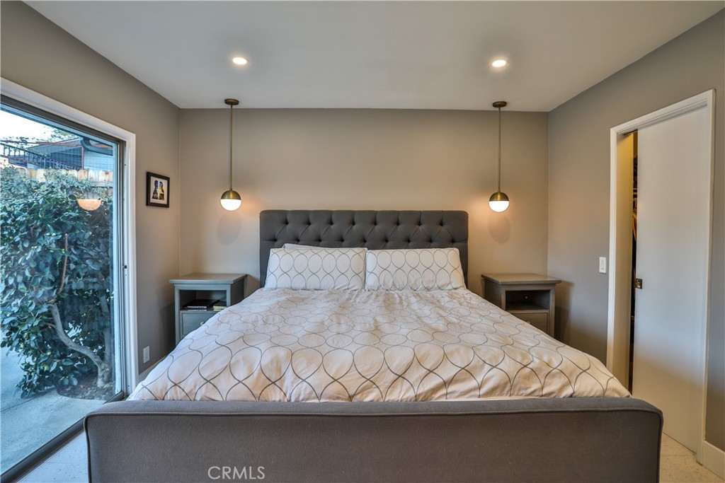 253 W Monterrey Drive