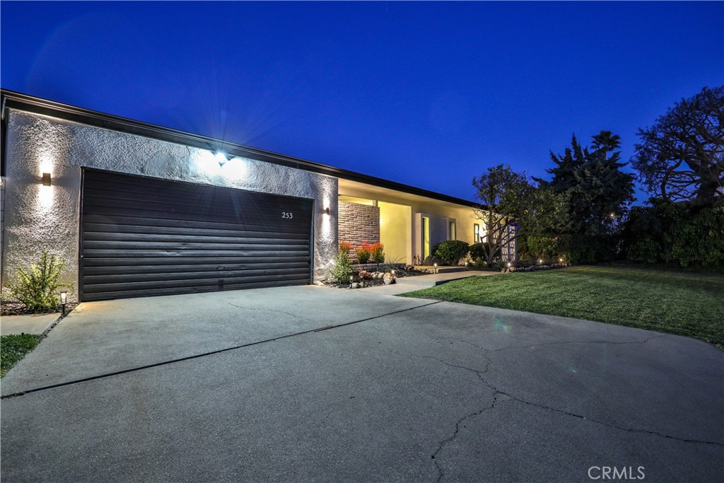 253 W Monterrey Drive