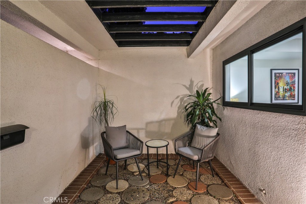 253 W Monterrey Drive