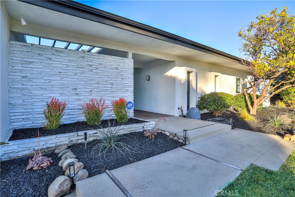 253 W Monterrey Drive