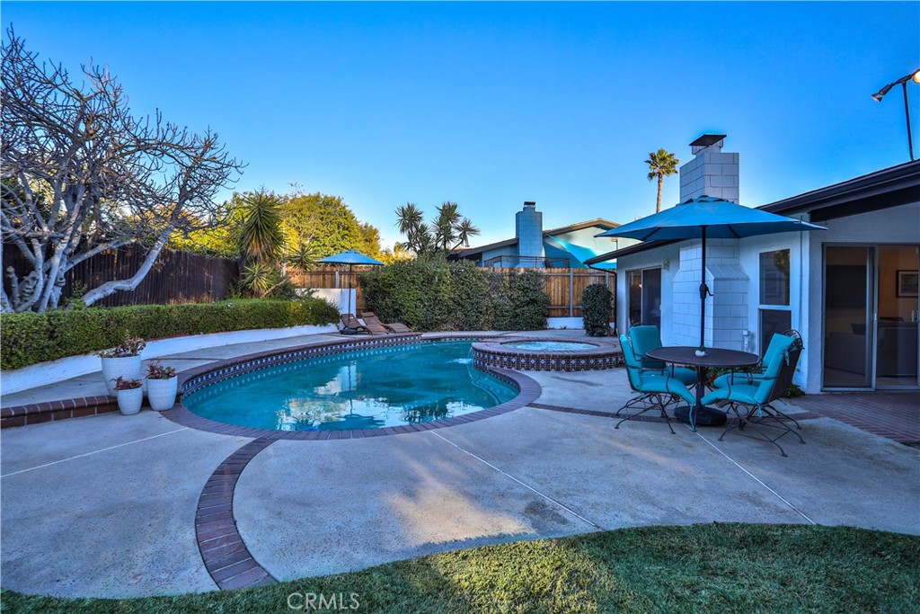 253 W Monterrey Drive