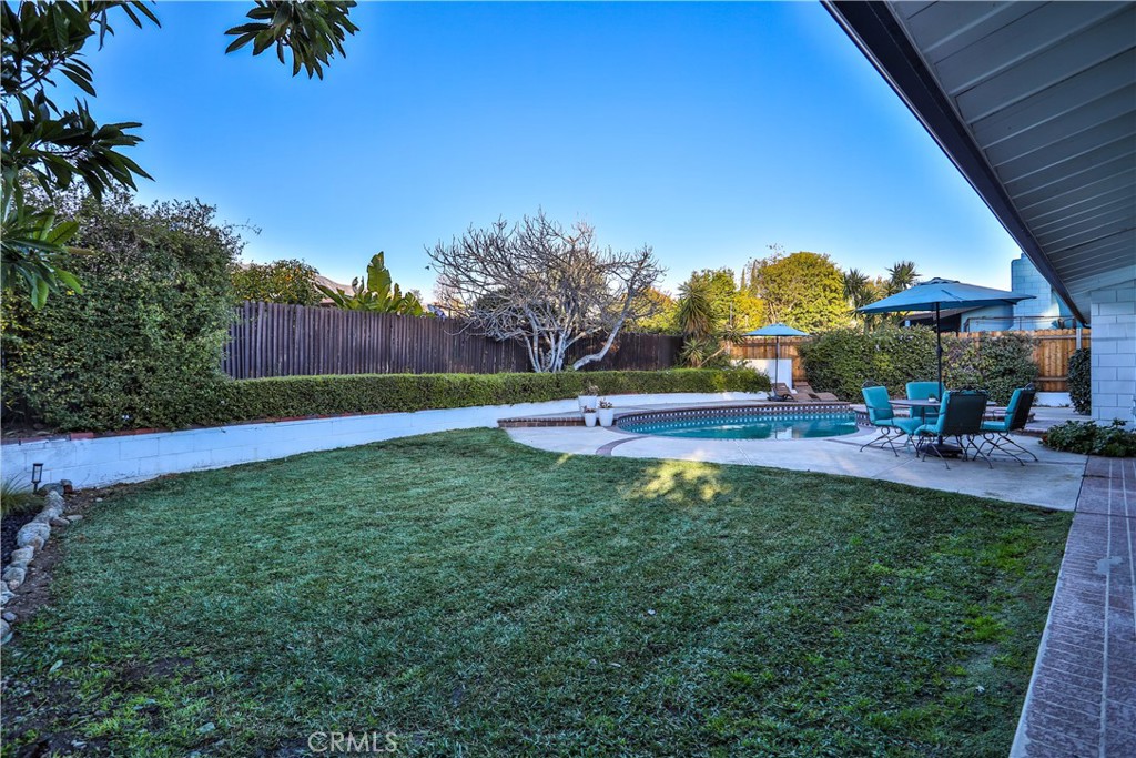 253 W Monterrey Drive