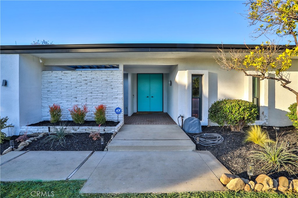 253 W Monterrey Drive