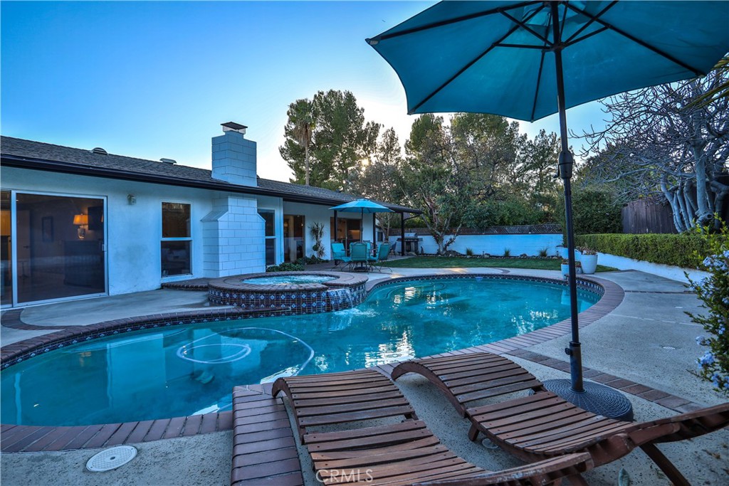 253 W Monterrey Drive